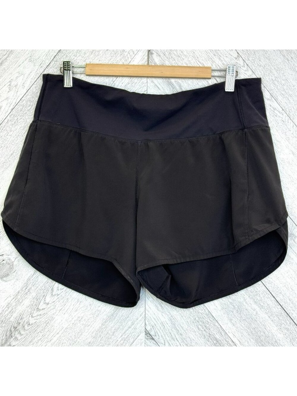 Lululemon Speed Up High Rise Lined Shorts Womens Size 12 Black 4" Inseam